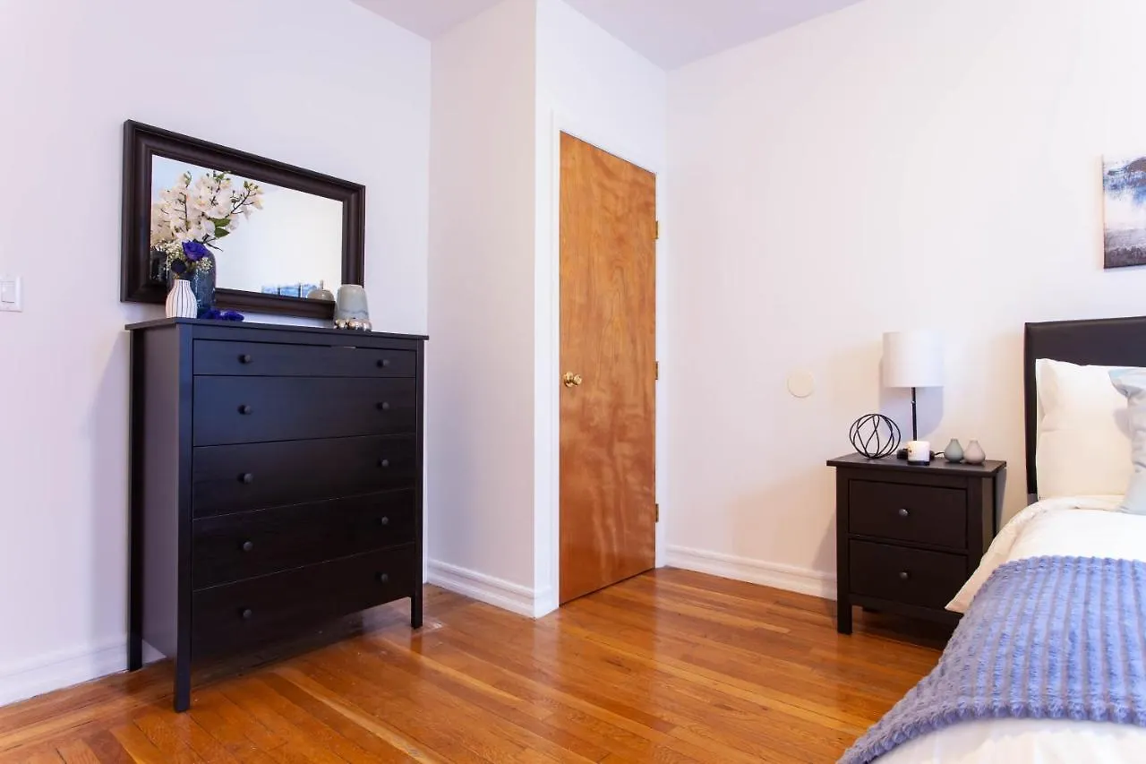 Upper Manhattan Bedrooms США