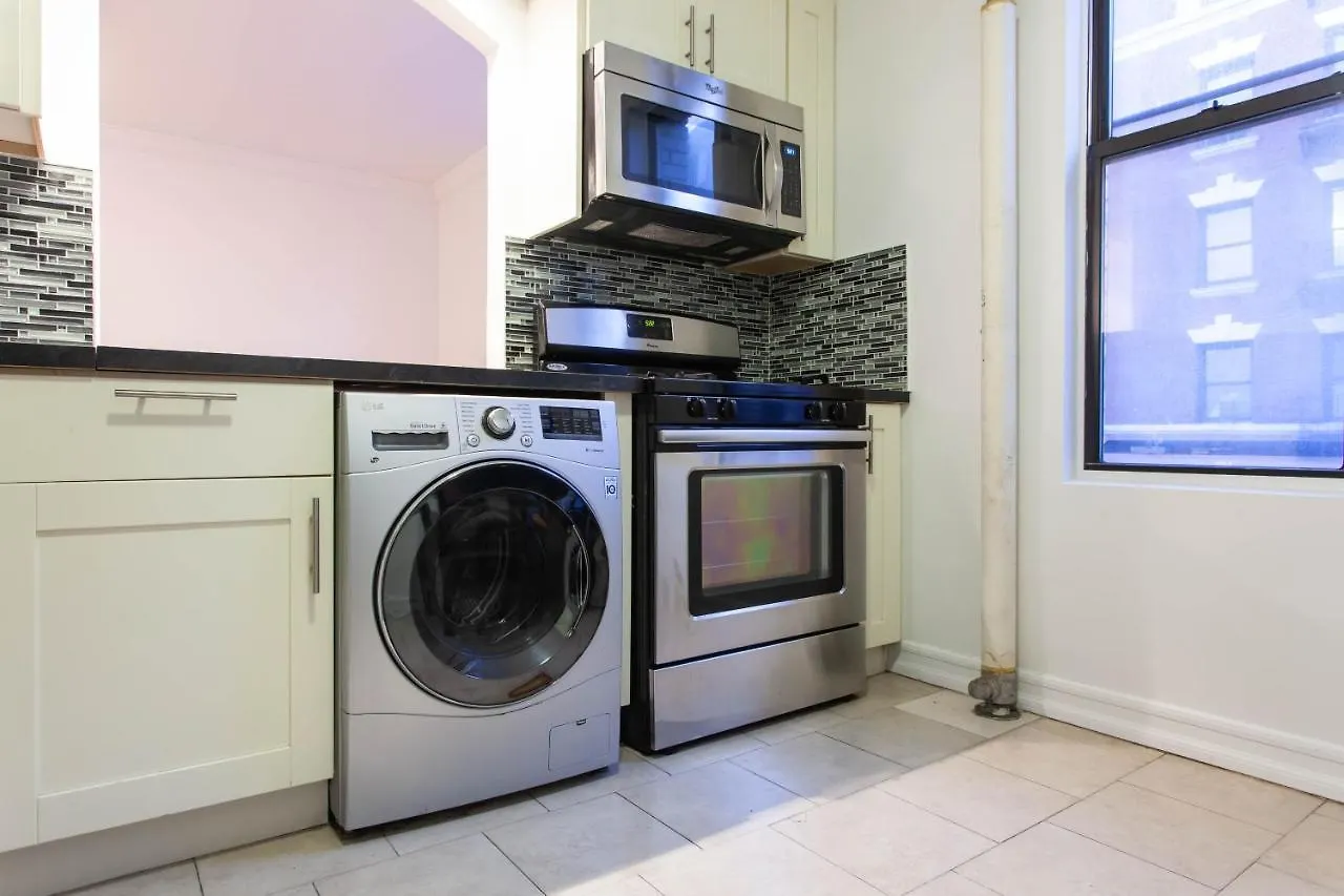 Upper Manhattan Bedrooms США