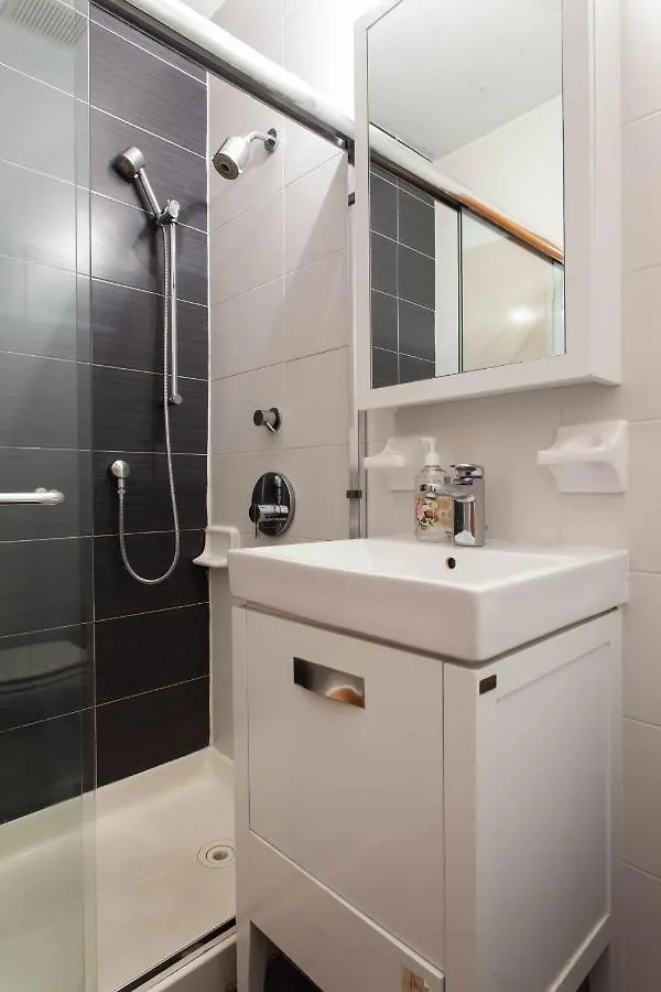 Upper Manhattan Bedrooms США